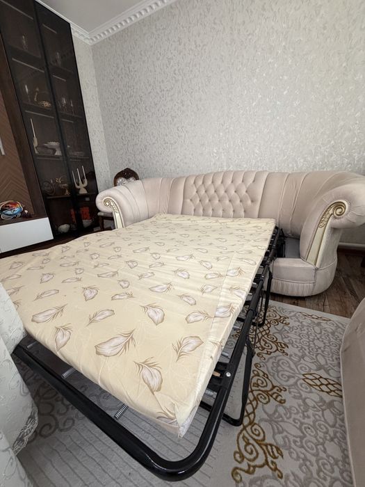 Продам диван с двумя креслами