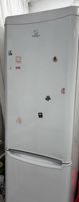 Продам холодилтник Indesit
