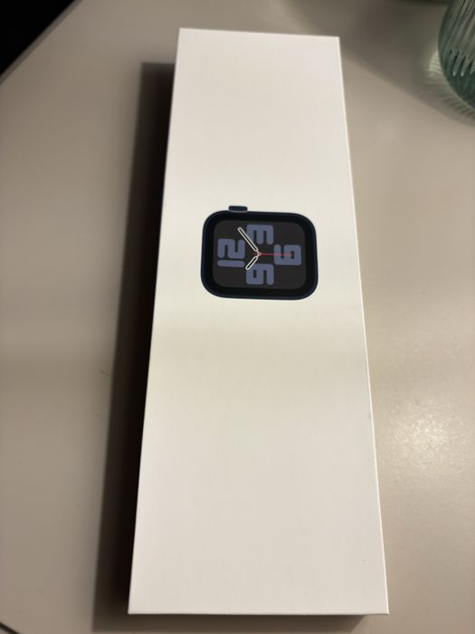 Vand Apple Watch SE 44mm gen2 NOU