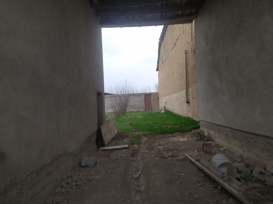 Ховли Участка сотилади Куктеракда. 75000 . 6 сотих  20х30. Срочно