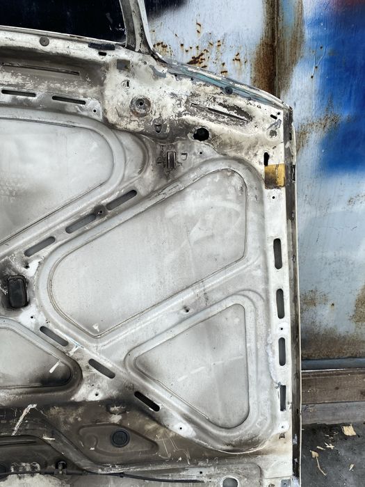 Продается капот на ауди 100 с4