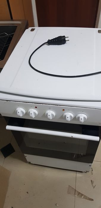 Продам электро плита четыре .