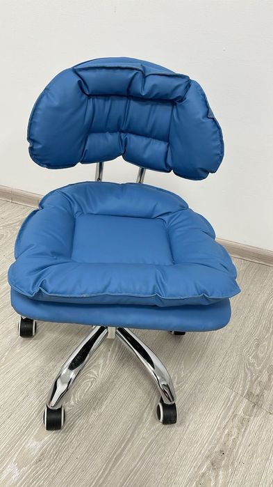 Стол и стульчик для маникюра новые