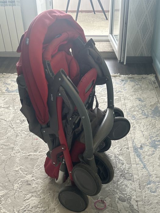 Продам коляску прогулочную chicco