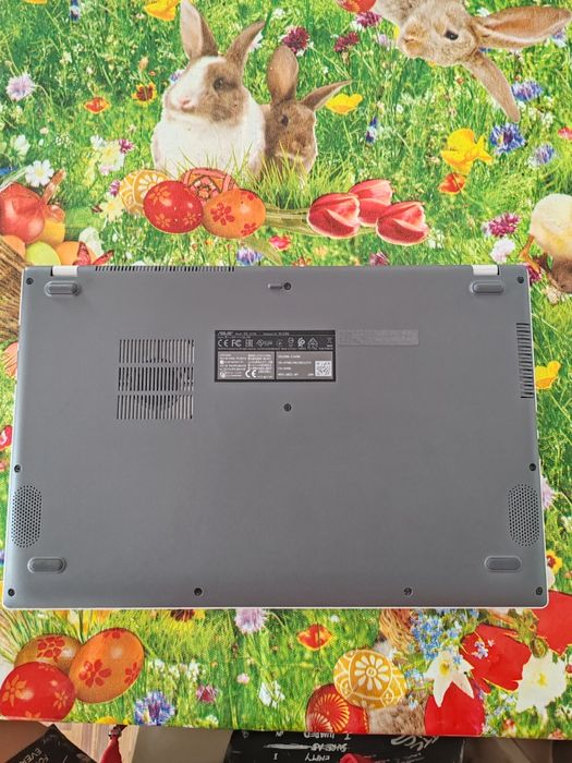 Vând laptop asus în stare bună de funcționare