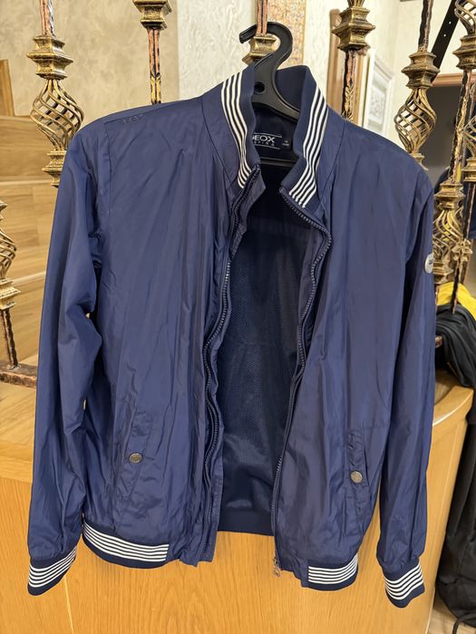 Продам куртку-ветровку