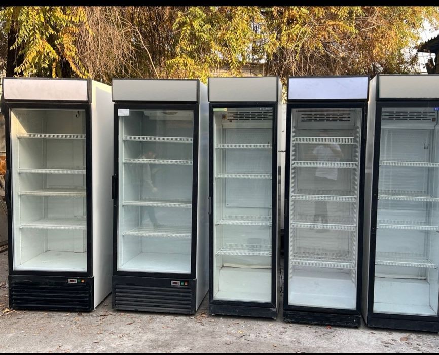 Срочно продам витринный холодильников