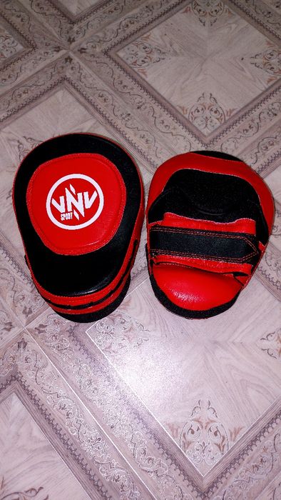 Лапы боксёрские.