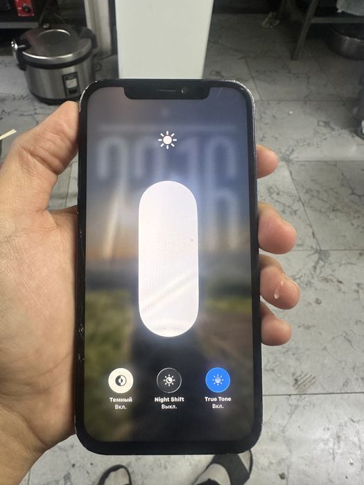 Iphone 12 емкость 74%