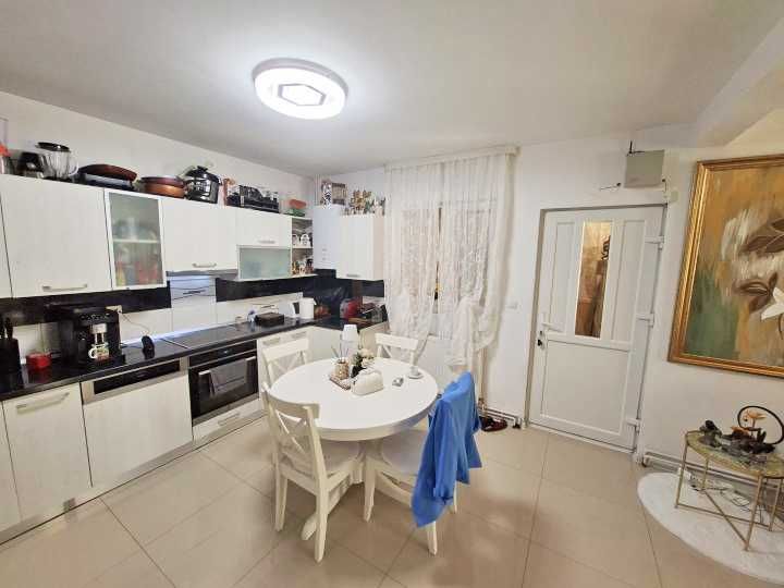 Vila cu 4 camere de vanzare in Bucov, 104 mp