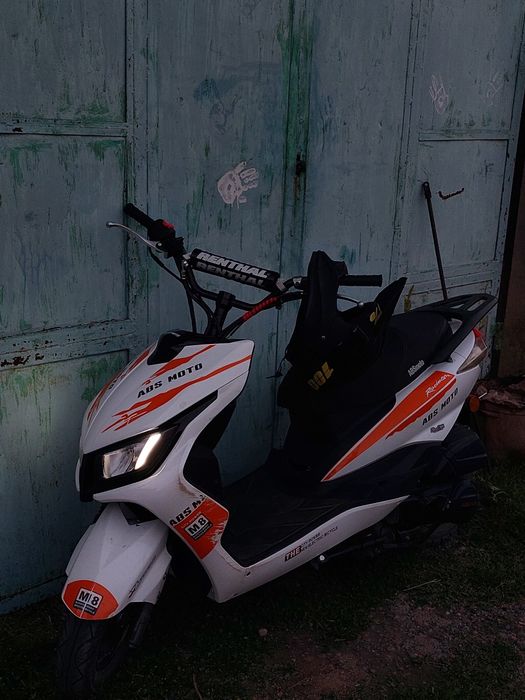 Скутер м8 150 кубов