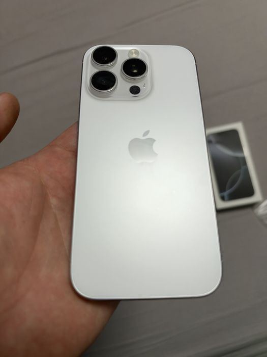 Iphone 16 Pro 128 GB White - като нов.