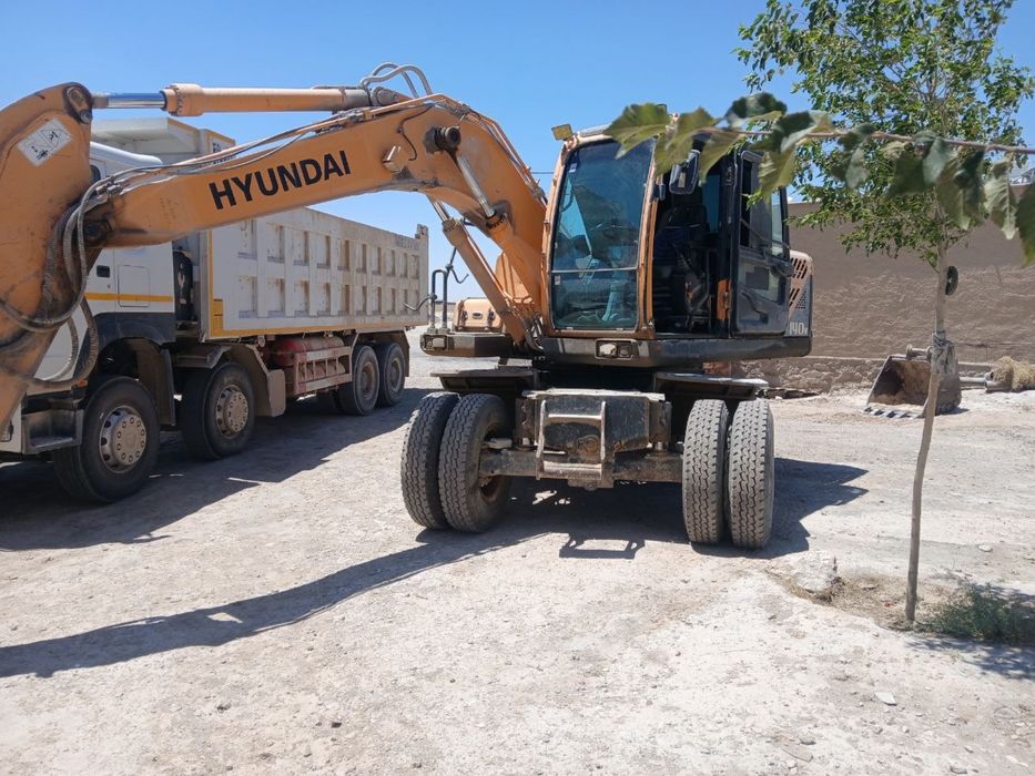 Hyundai ekskavator sotiladi
