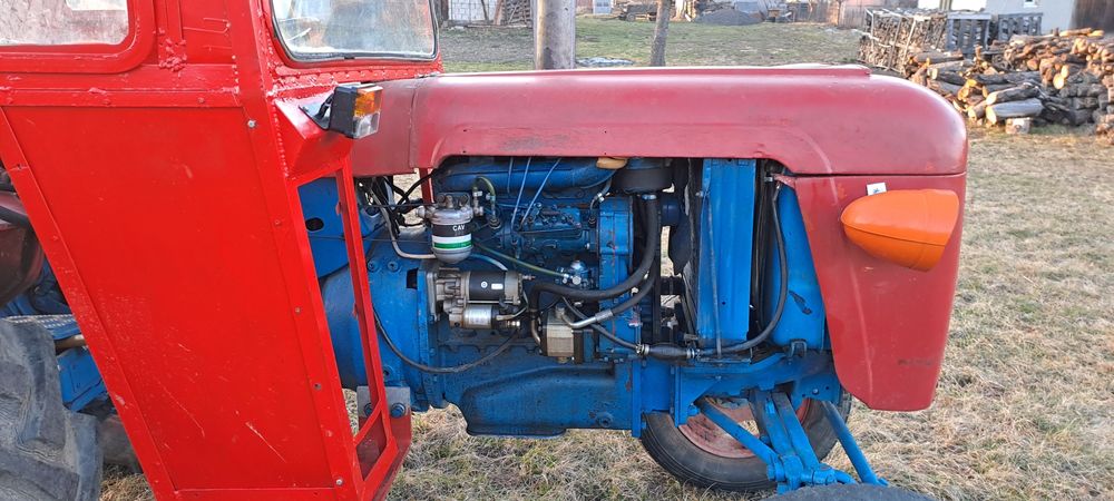 Vând  Tractor  cu  Plug