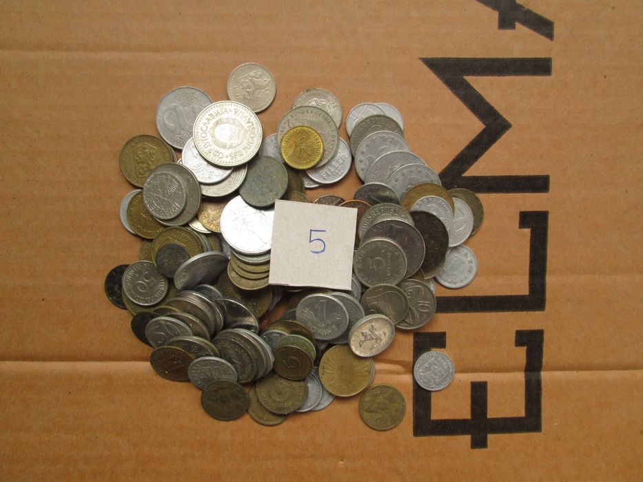 Голям лот монети и банкноти от близкото минало