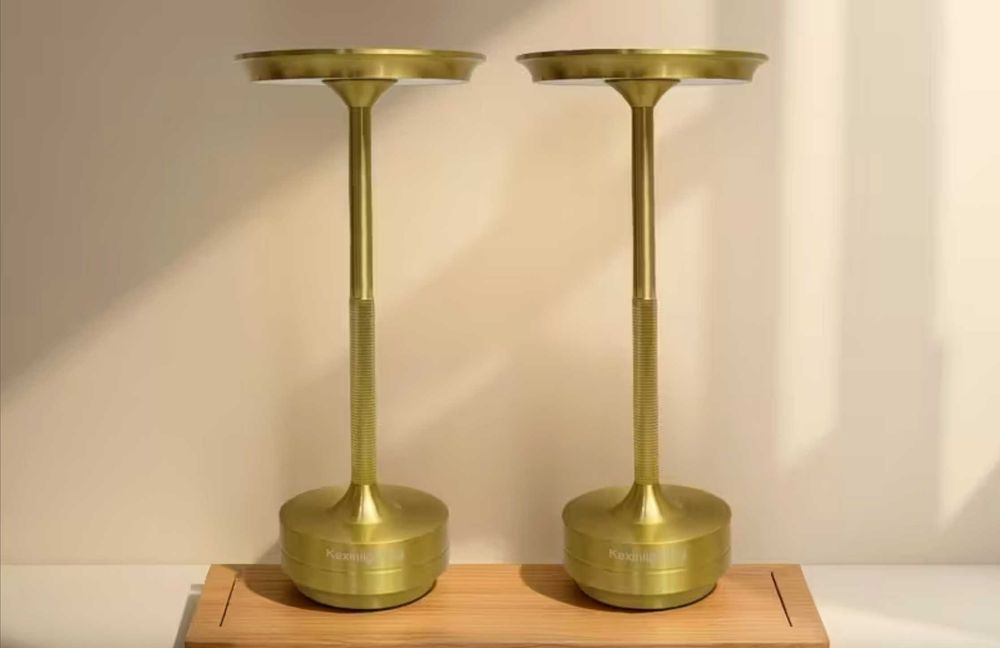 Лампа светодиодная с сенсорным управлением  2 шт