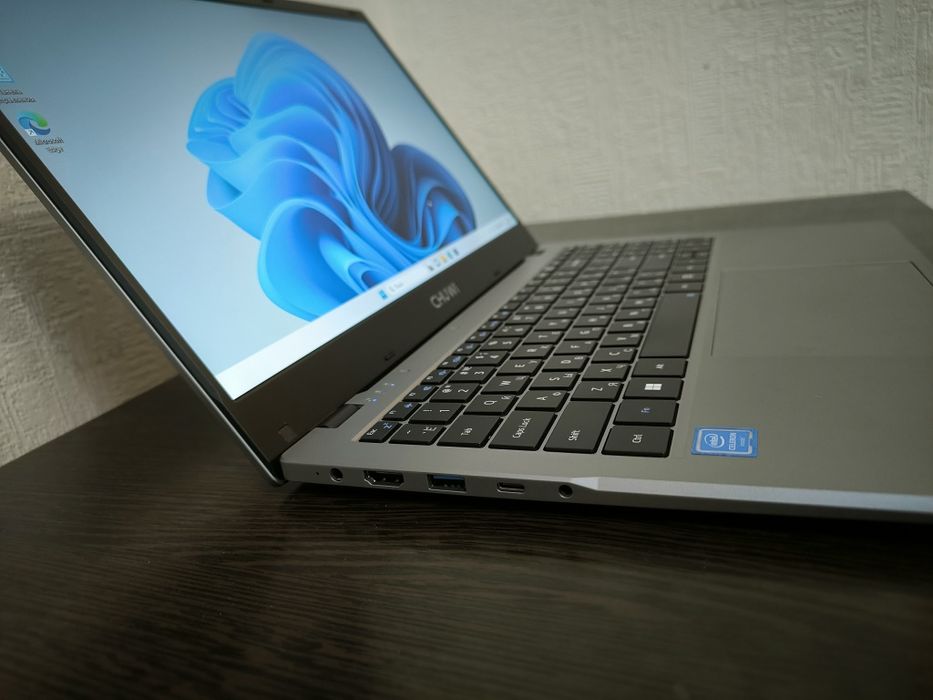 Ноутбук , новый.