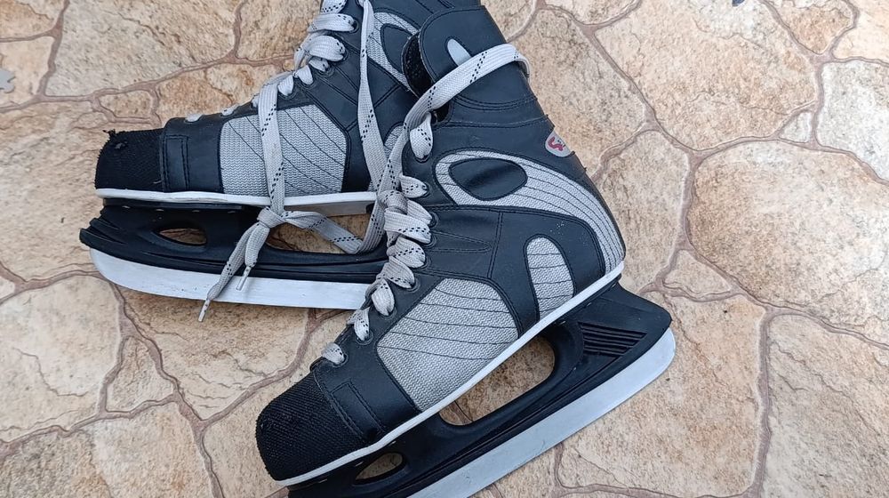 Продам коньки 44 размер