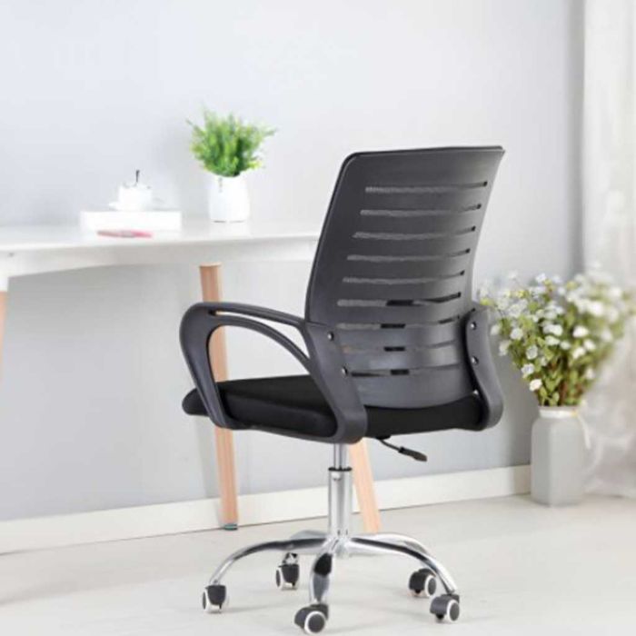 Въртящ се офис стол - регулируема височина и ергономични подлакътници