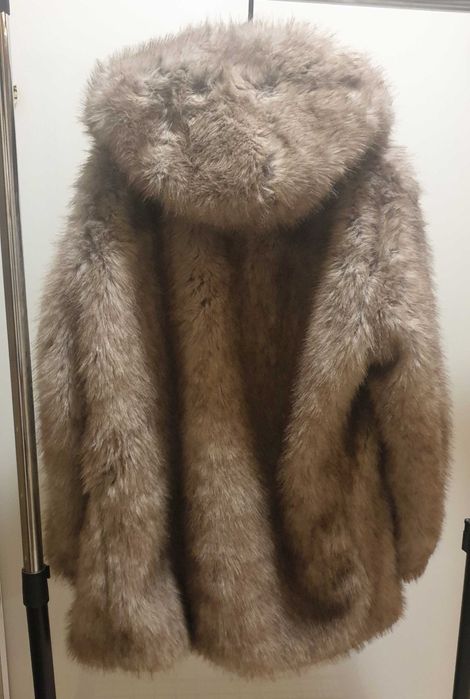 Jacheta OYSHO cu gluga , Blana imitatie Camel, izolație Primaloft  ,'M