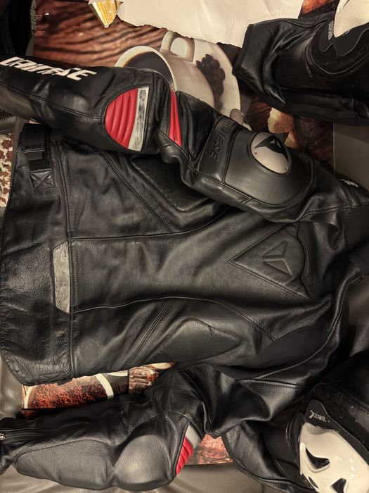 Costum Dainese marimea 52