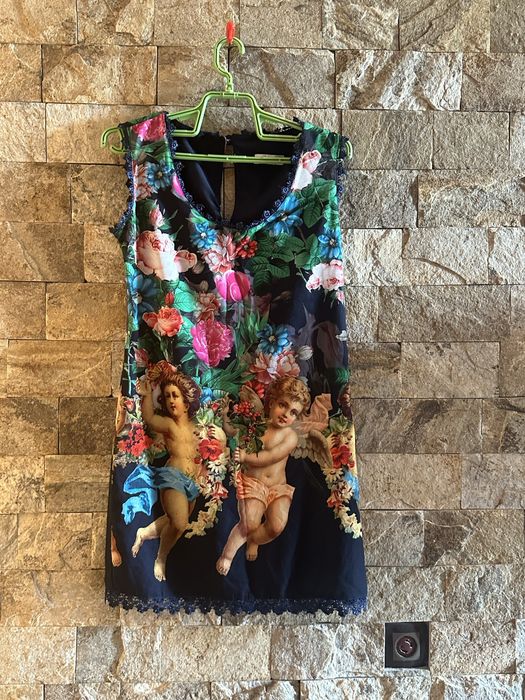 Страхотни рокли.