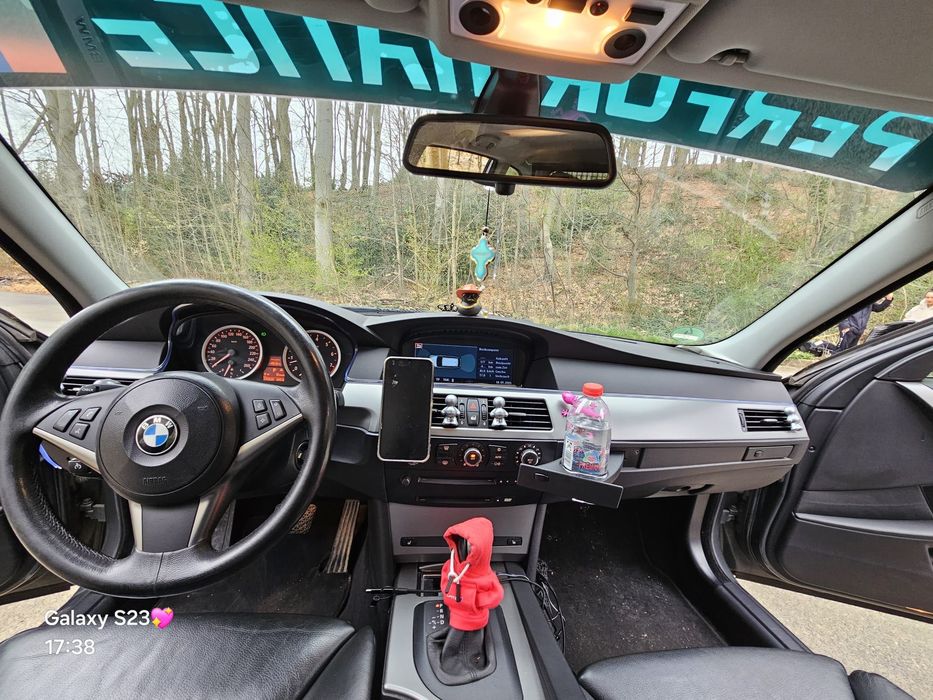 BMW e61 525i aproape ful și întreținut
