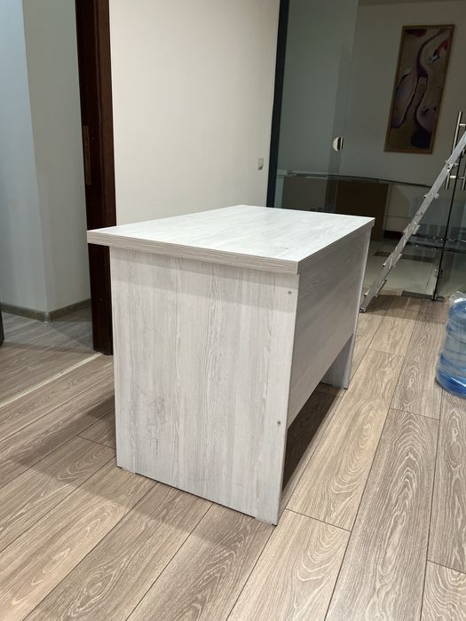 Столы и кресла для офиса