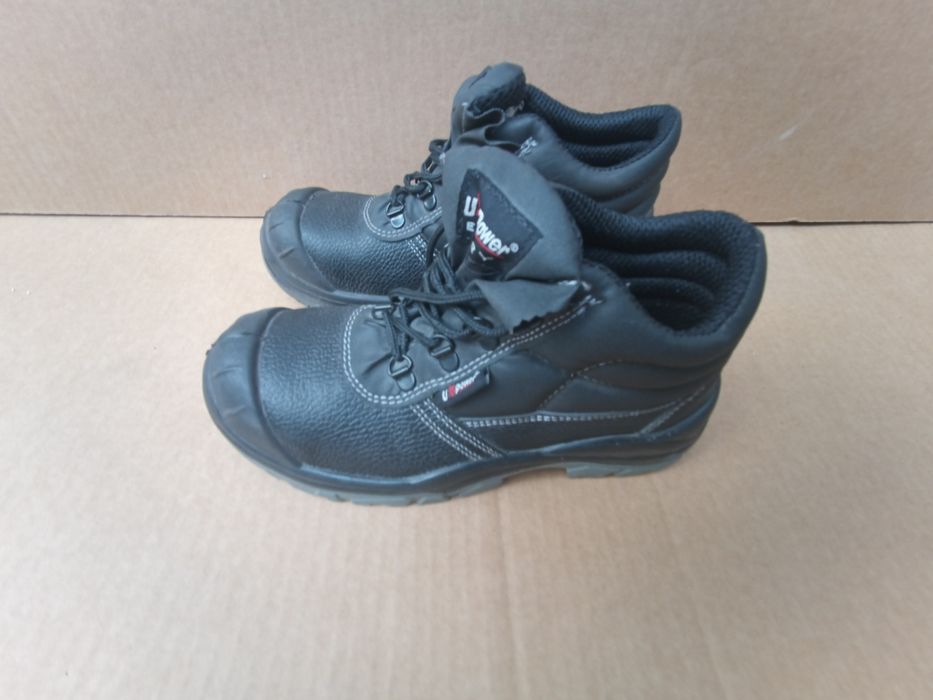 Продавам 3 Чифта Работни обувки  с метално бомбе