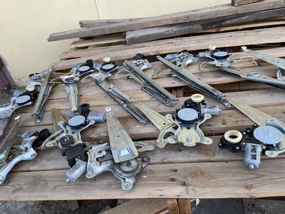 Задний стеклоподьемник Тойота Камри