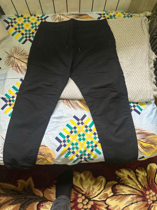 Продаеться мужеские брюки