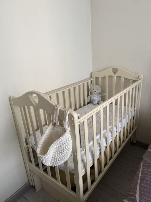 Продам стул для кормления и манеж