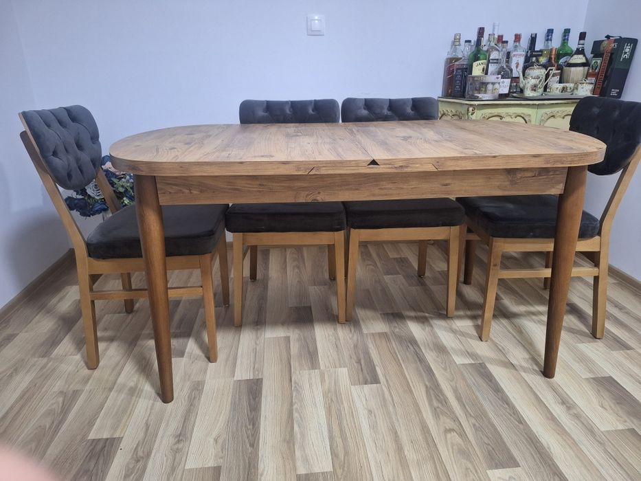 Кухненска маса с 6 стола и ниска холна маса