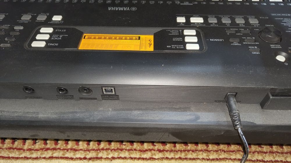 Продам синтезатор Yamaha