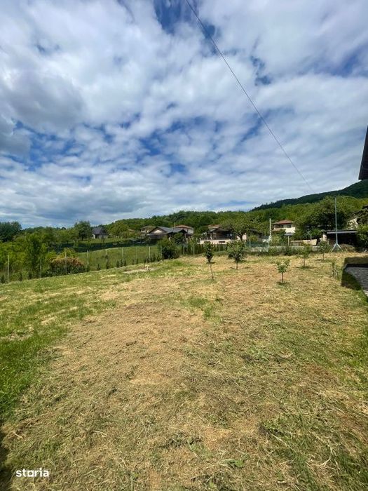 Casa ecologica din beton de canepa, 200 mp, 11 arii teren, zona Tautii