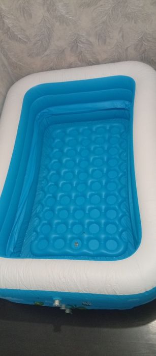 Надувной бассейн