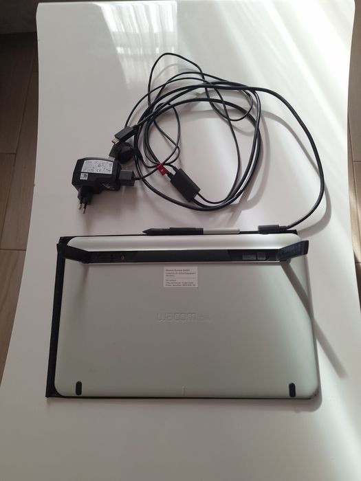 Продавам графичен таблет WACOM One Creative Pen 
Големина на ди