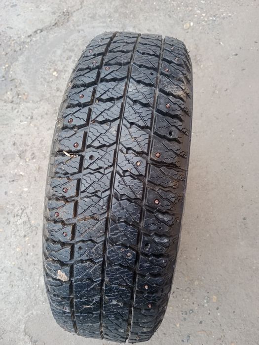 Продам шиповую резину R15