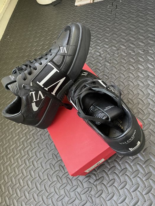 Продавам мъжки обувки Valentino Garavani , размер 41/5