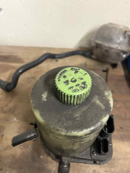 Казанче за хидравлична течност и рейка за  1.9tdi VW,Ауди,Сеат,Шкода