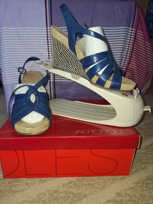 Sandale Aerosoles noi din piele mărimea 37.5 preț 120 lei