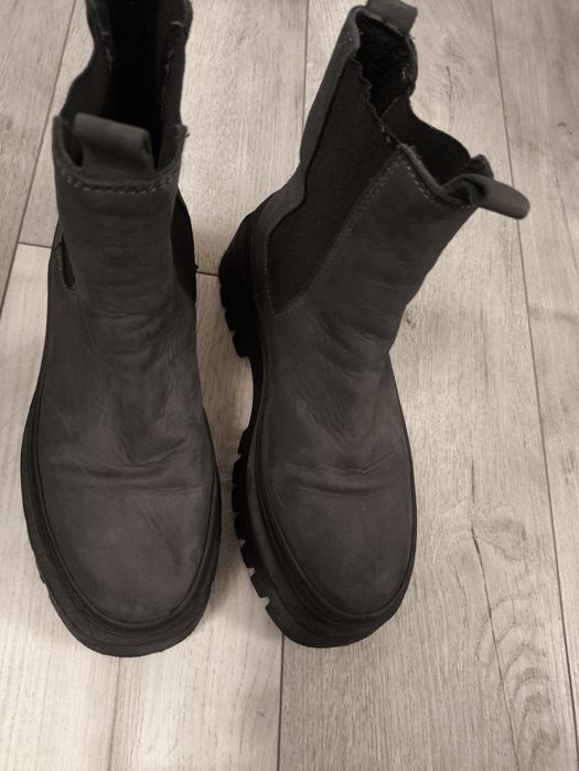 Ghete dama din piele