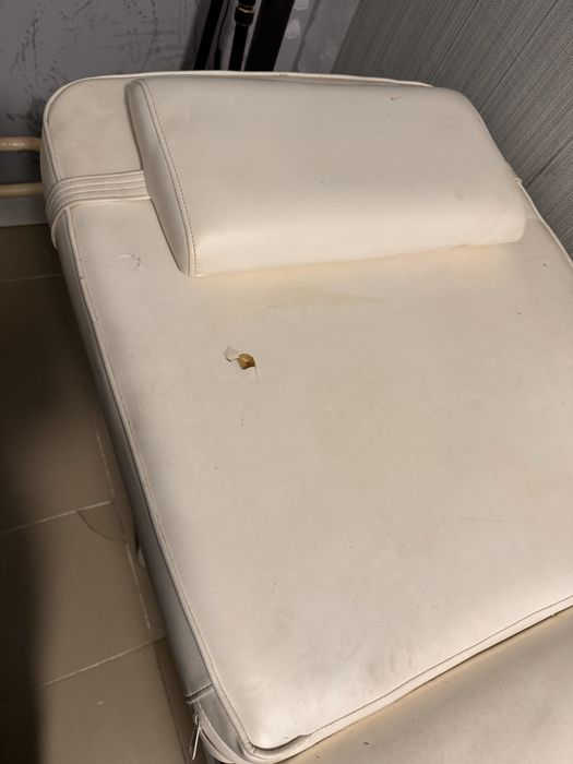 Продам кресло и кушетку