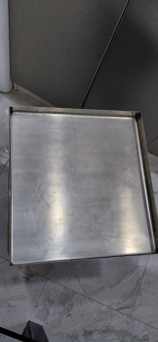 Форма из нержавейки. Размер  40 см×43 см.