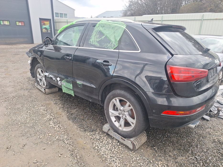 Dezmembrez Audi Q3 2.0 tdi DFT 150 cp culoare negru LY9T