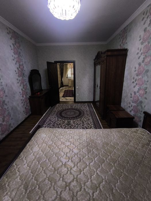 Сдаю  в Аренду квартиру  Чиланзар 19квартал 2комнат  2этаж Зеркалка