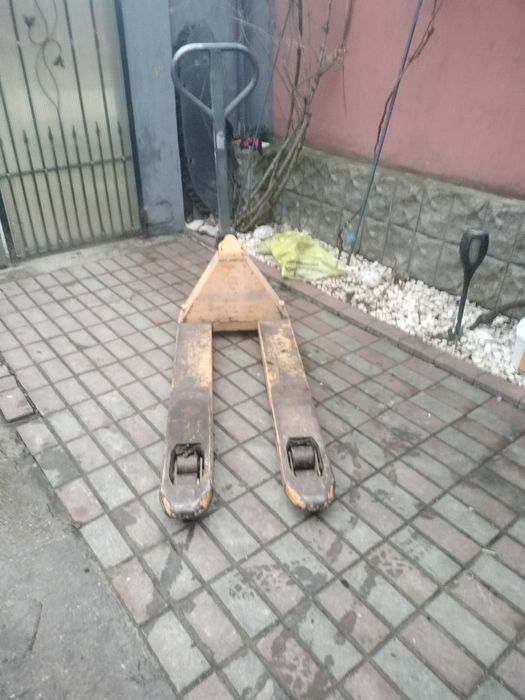 Vând transpalet hidraulic foarfeca.