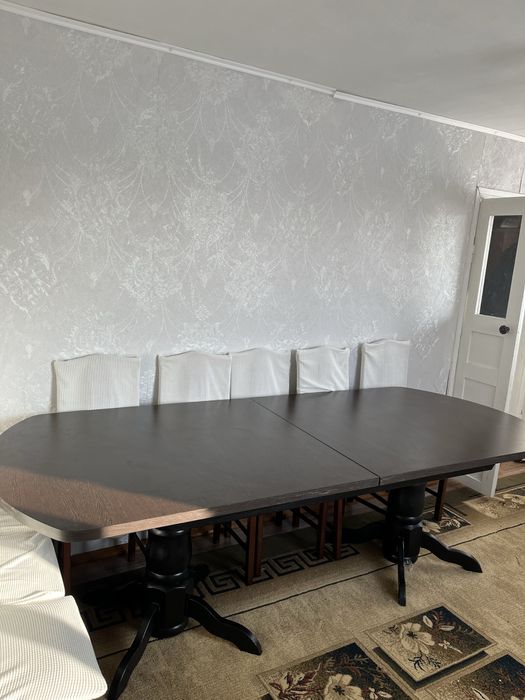 Стол для гостей