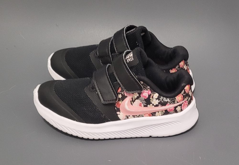 Adidasi Nike fetite marimea 26