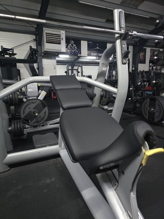 Banca piept Technogym plan inclinat, presa picioare, bicicleta stepper